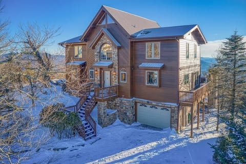 Take in the full picture! Enjoy the beauty of our home from a unique vantage point with a captivating aerial view. Every detail shines from above.