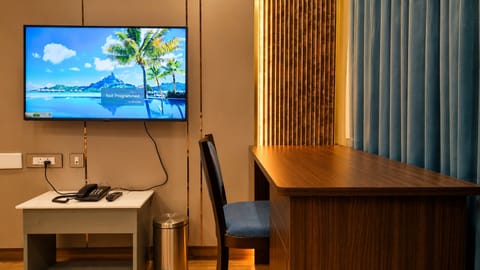 Premium City View | Premium bedding, pillowtop beds, in-room safe, desk