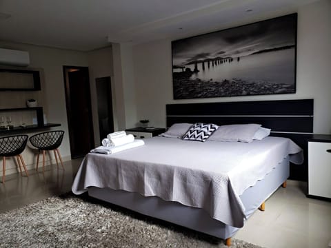 Suite | Desk, free WiFi