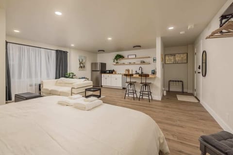 Beautiful Spacious Living Area 