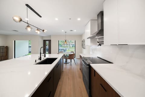 Modern, fully stocked kitchen