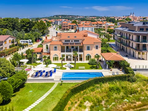 Residential Area, Swimming Pool, Leisure, Resort, Apartment, Estate, Bird'S-Eye View, Villa, Mansion, Hotel