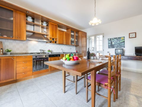 Furniture, Flooring, Interior Design, Cabinetry, Kitchen, Countertop, Floor, Wood, Ceiling, Room