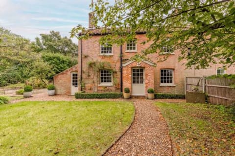 Haclins Cottage, Cromer - Host & Stay