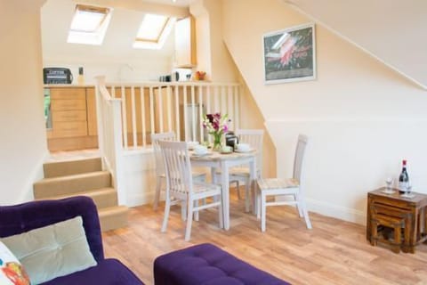Apartment 7, York Terrace, Norwich - Host & Stay