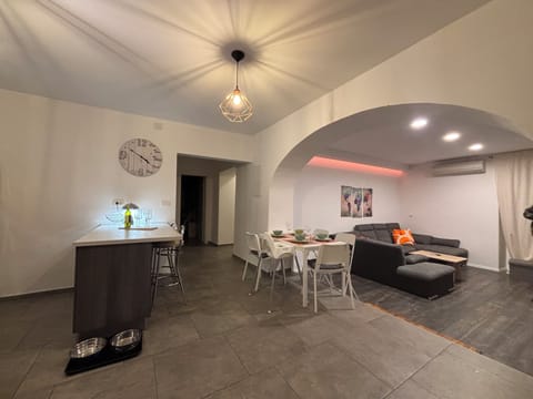 Apartment, City View | Living area | 32-inch flat-screen TV with cable channels