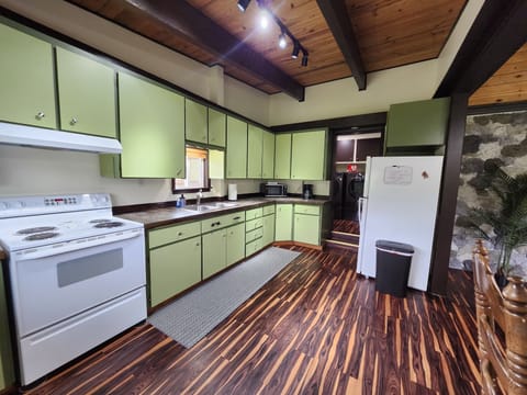 Kitchen, Creek's Cabin