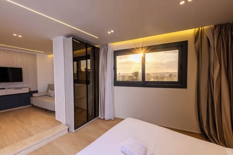 Deluxe Double Room | Minibar, in-room safe, soundproofing, free cribs/infant beds