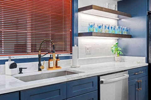 Chef's dream: Elegant coastal kitchen with ample space and amenities galore