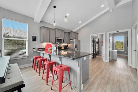 Breakfast bar and kitchen