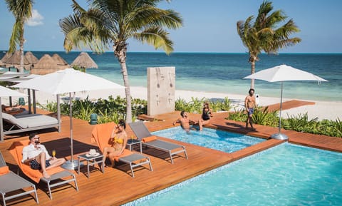 Beach club - Pool & jacuzzi/ Club de playa - Piscina & jacuzzi