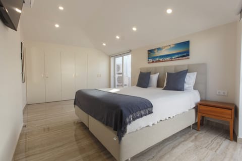 Luxury Penthouse, Balcony | Premium bedding, pillowtop beds, minibar, in-room safe