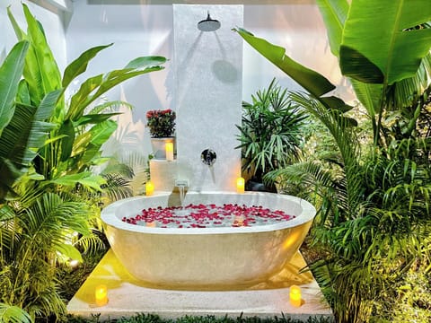 Senior Villa Suite | Portable bathtub seat