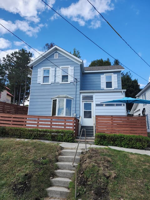 658 Davis (MOUNTAIN VIEW HOUSE)