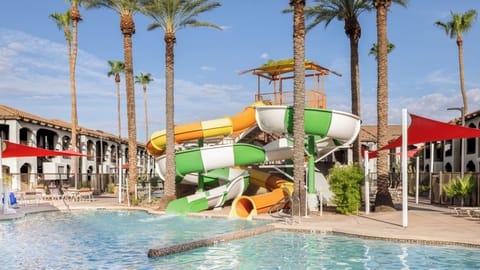 4 outdoor pools, pool umbrellas, sun loungers