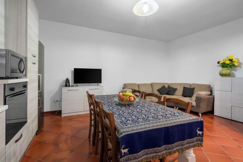 Apartment, Garden View | Private kitchen | Fridge, microwave, oven, stovetop