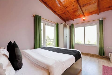 Luxury Villa, Mountain View | 3 bedrooms, desk, laptop workspace, soundproofing