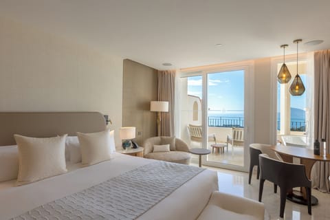 Premium Double or Twin Room | Egyptian cotton sheets, premium bedding, down comforters, minibar