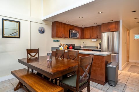 Condo, 2 Bedrooms | Dining