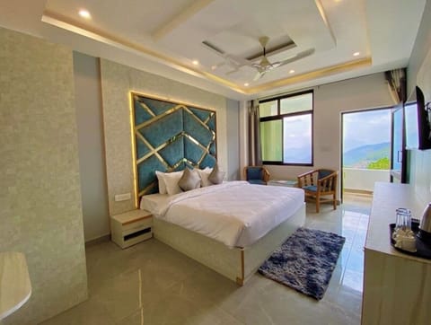 Deluxe Room, Balcony, Valley View | Free WiFi