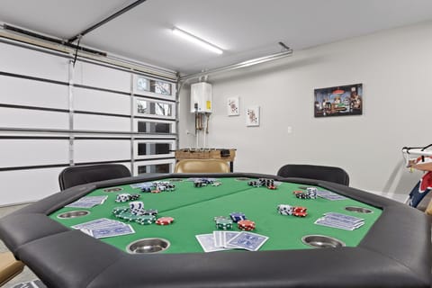 Game Room with Card Table, PAC-MAN, Darts, Basketball, Foosball, Pool etc (1)