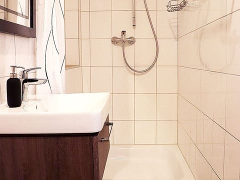 Basement vacation accommodation close to the beach - With free bed linen package - Charming Apartment in Sierksdorf