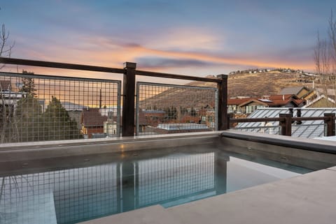 Private Hot Tub w/ Old Town Views