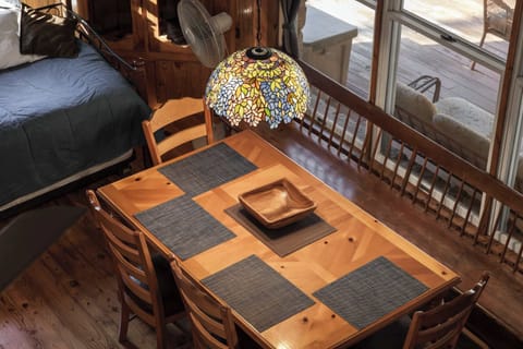 River Access, Loft, Deck, WiFI & Dog Friendly Chalet in Shenandoah Valley