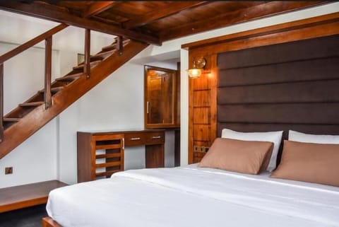 In-room safe, desk, laptop workspace, soundproofing