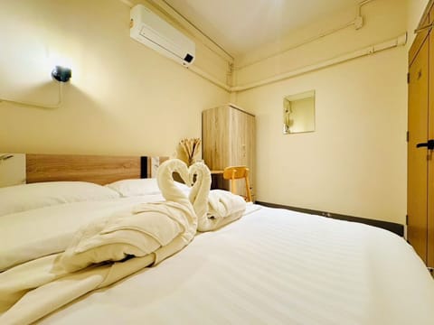 Economy Double Room | In-room safe, desk, soundproofing, free WiFi