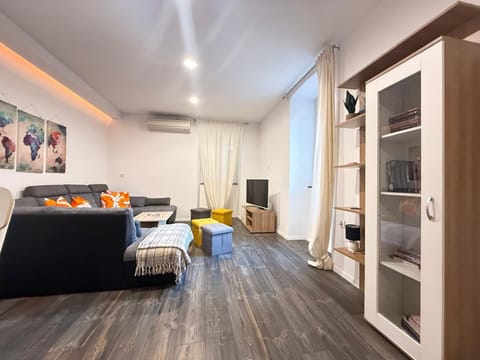 Autumn, Living Room, Spring, Summer