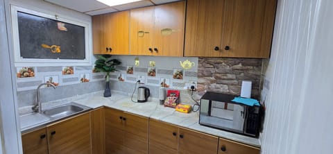 Standard Shared Dormitory, Mixed Dorm, Non Smoking | Private kitchen | Full-size fridge, microwave, electric kettle, spices