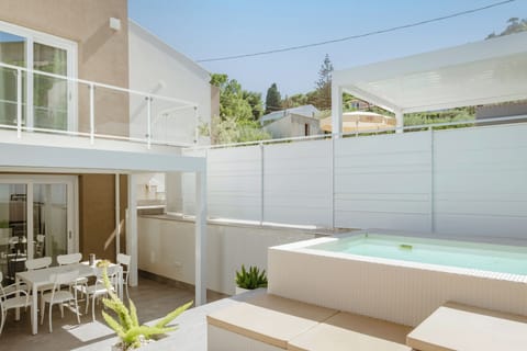 Private spa tub