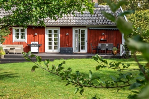 Red cottage in Hjälmsänga, Småland, surrounded by beautiful nature.