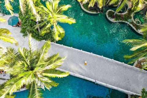 3 outdoor pools
