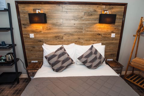 Double Room, Ensuite | Iron/ironing board, free WiFi, bed sheets