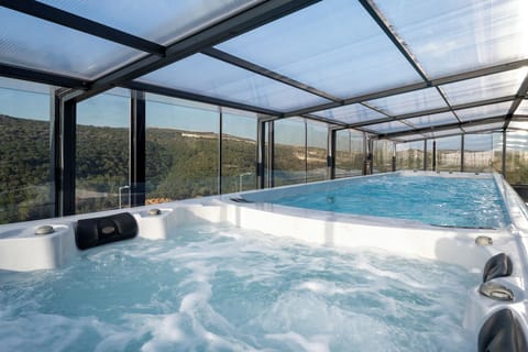 Luxury Penthouse, Pool View | Private pool