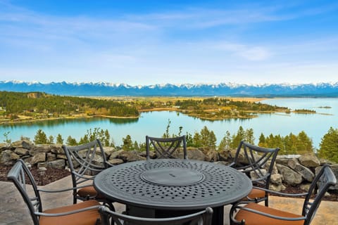 Dining with a view that’s better than any centerpiece.