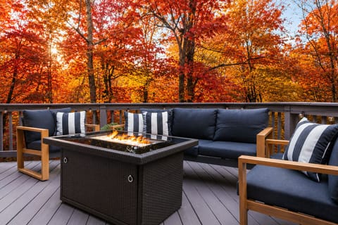 Deck fire table for coffee, drinks, and starlit conversations.