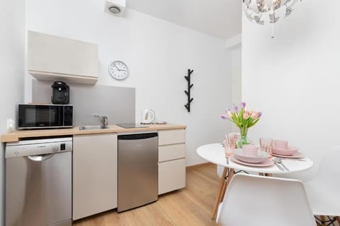 Coffee/tea maker, electric kettle