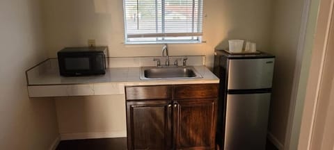 Deluxe Double Room, Non Smoking | Private kitchen | Mini-fridge, microwave