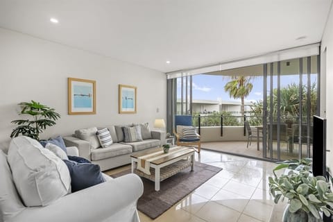 006_Open2view_ID923635-108_685_-_707_Casuarina_Way