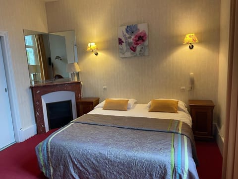 Double Room, River View | Desk, laptop workspace, soundproofing, free WiFi