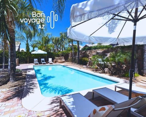 Welcome to Tropical Desert with a magnificent pool for everyone to enjoy! In this amazing private tropical backyard, you will definitely enjoy your vacation!