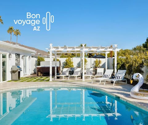Welcome to Luxe — an unbeatable Old Town location with a stunning private backyard designed for ultimate vacation vibes.