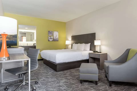 Pillowtop beds, desk, iron/ironing board, free cribs/infant beds