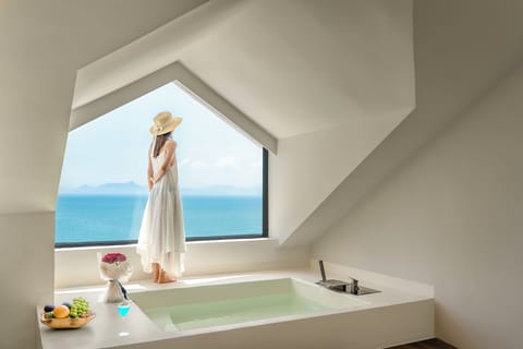 Classic Double Room, Private Bathroom, Ocean View | Bathroom | Shower, hair dryer, slippers, towels
