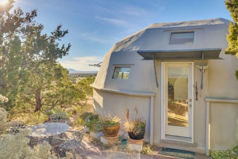 Santa Fe Vacation Rental | 1BR | 1BA | 1,000 Sq Ft | 4 Steps Required