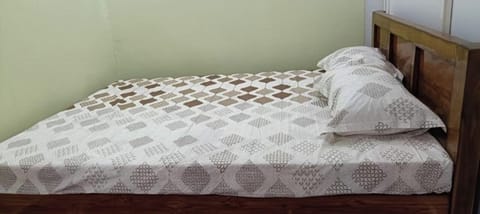 Deluxe Triple Room, City View | WiFi (free), bed sheets
