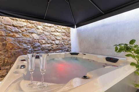 Indoor spa tub